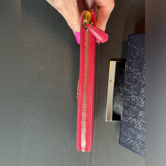 Authentic Prada Zip wallet - Picture 5 of 9